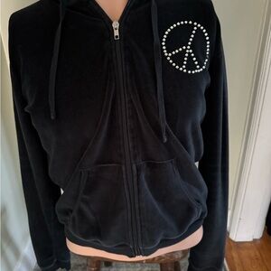 Feels like velvet and looks like Velvet w a little Peace Bling Size XL